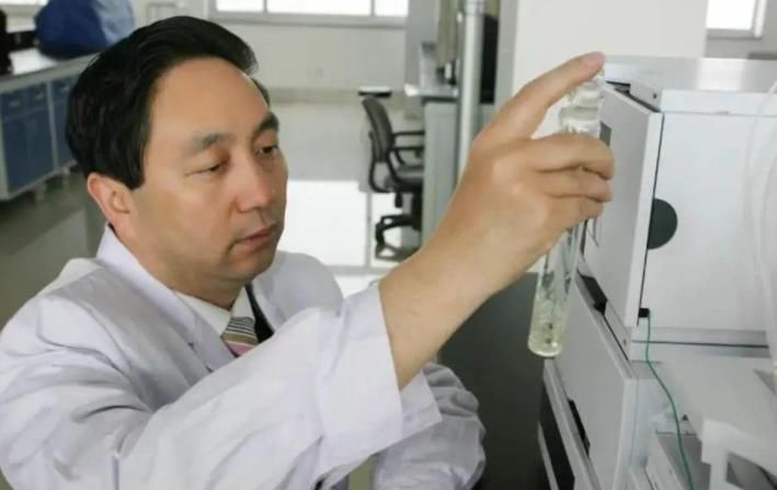 女明星背后的富豪：手握450亿资产，掌控全球三分之一的市场