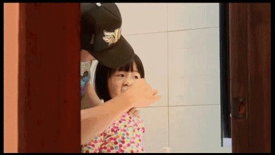 恒牙|4岁男孩牙齿几乎全黑6岁前,不要让孩子自己刷牙!