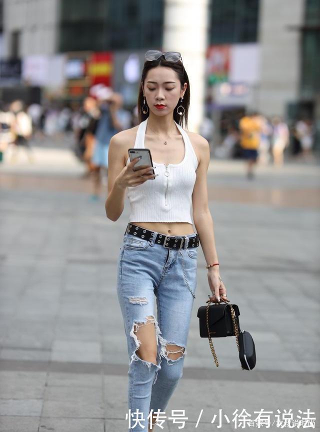 时尚|想让自己的造型充满时尚,一条紧身破洞牛仔裤就可以,大方且耐看
