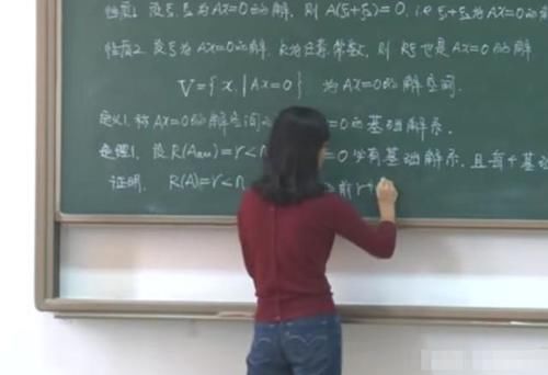 字迹|大学美女老师的“板书”火了，字迹工整堪比“印刷体”，让人羡慕