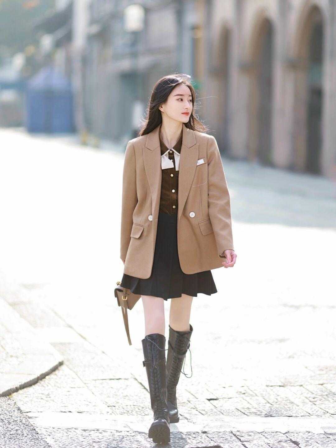 黑丝 出门聚会怎么穿?这四款心机造型,时髦个性又有腔调,咋穿都出彩