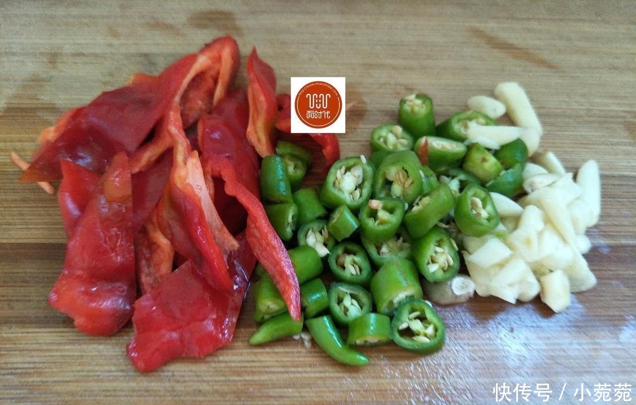 黄瓜又一新做法,比凉拌黄瓜还要好吃百倍,大人小孩抢着吃!