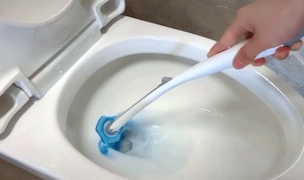 水龙头|因为“穷”,卫生间装修简简单单!添置5个小用品,高级感出来了