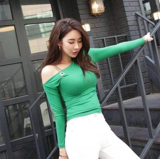 身材比例|紧身打底裤优雅清爽的打底裤美女，更显女性身材高挑