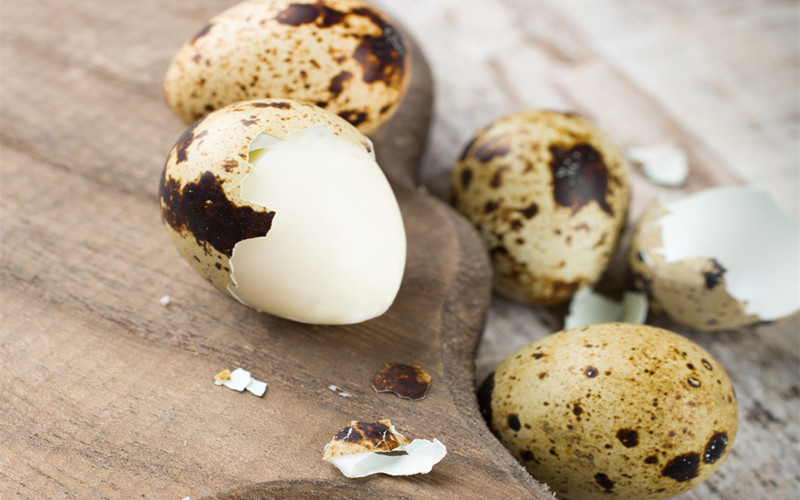 鹌鹑蛋|女性对自己好点，常吃三大“零食”，补充雌激素，六十岁都不显老