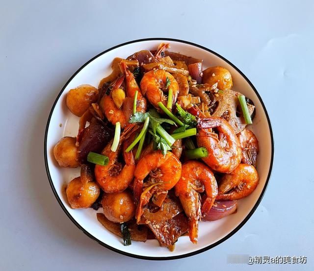 俩闺蜜的午餐：荤素4道菜配水果，花钱不多营养好，网友：眼馋