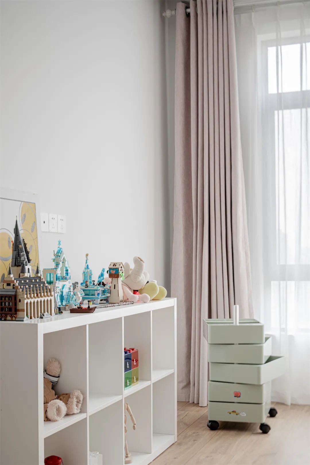 布置|210㎡简约大平层,淡雅温馨、绿植装饰,生活文艺舒适