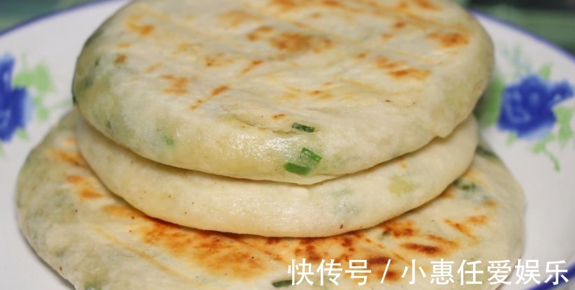 葱花饼|家常好做的葱花饼，今天教给你制作技巧，既劲道又好吃