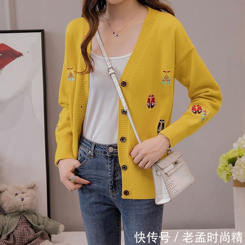 针织开衫|怀孕了也要美美的拍照,不用化妆就可衬托出孕妈的美,这样穿超美