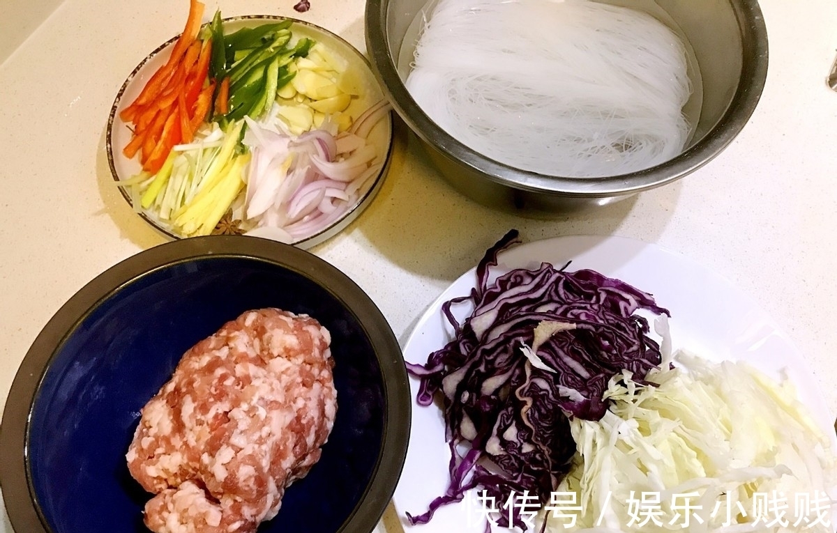 搭配|各种蔬菜的搭配，色彩缤纷，营养丰富，一道家常开胃菜完成