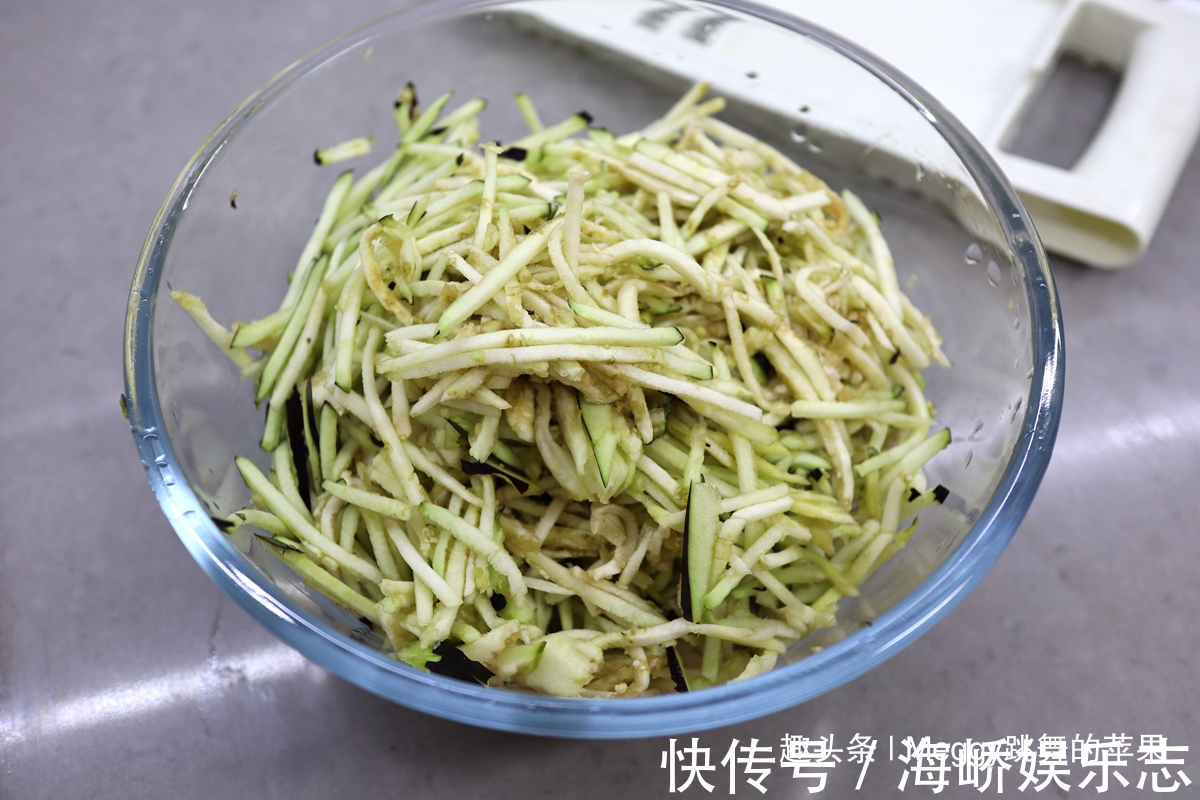太香|茄子馅的饺子给肉都不换,酱香浓郁太香啦,一顿吃30个小意思