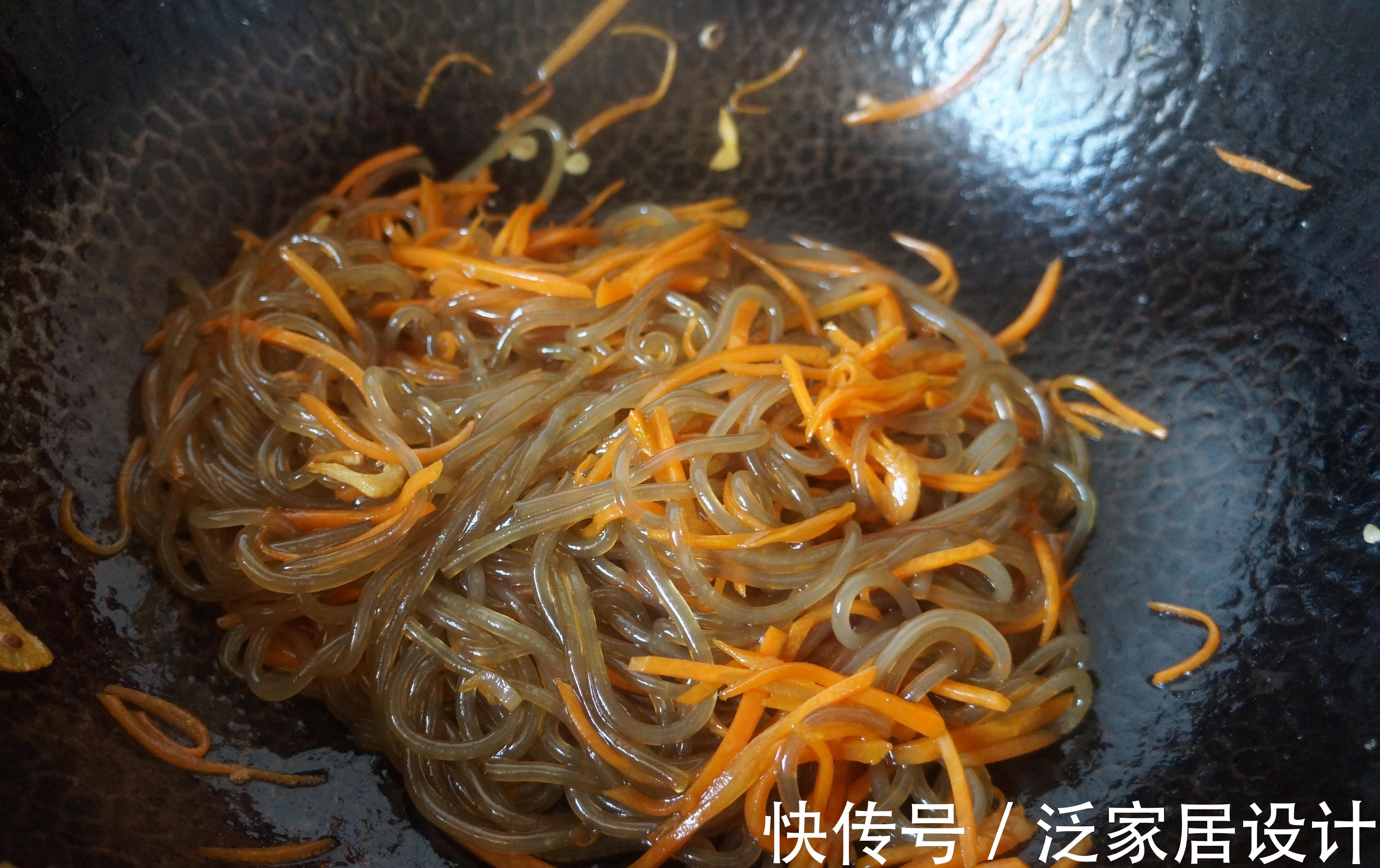 好吃|炒粉条一下锅就粘?用对了办法,又快又好吃,还不粘锅