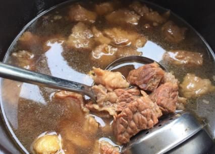 煮牛肉时，就是炖不烂？往汤里加点“它”，轻松煮好牛肉