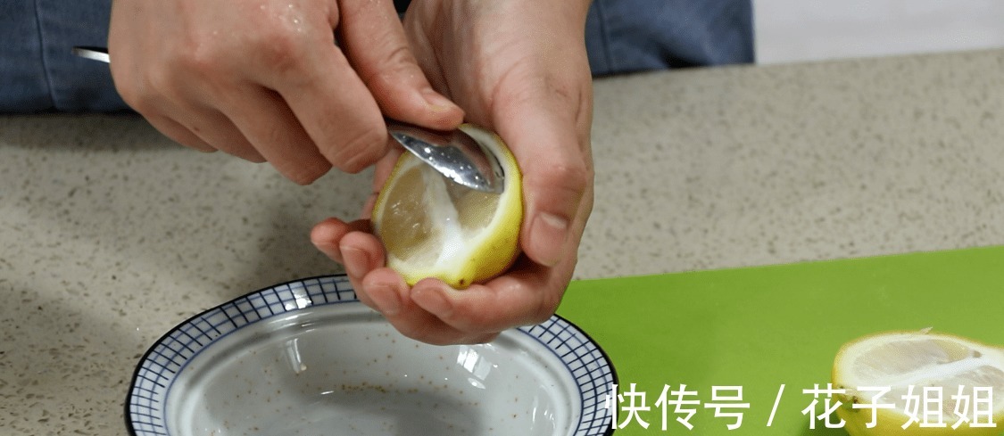 蛋黄|柠檬别再泡茶了，教你一个新吃法！老人小孩 都爱吃，外面买不到！