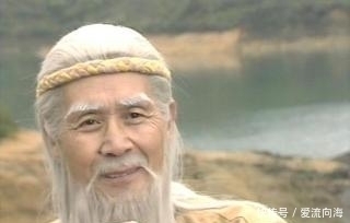 有一个神仙,鸿钧老祖对他毕恭毕敬,他的法宝在三界中最厉害