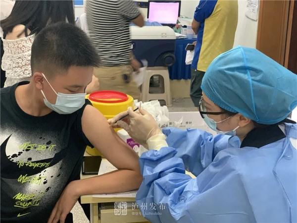 高温|40℃+高温下，泸州街头的这一幕让人瞬间泪目