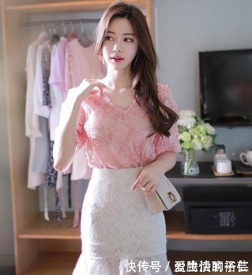 时尚姑娘们 成熟风格短裙穿搭,精致又柔美,展现出优雅自信的美。