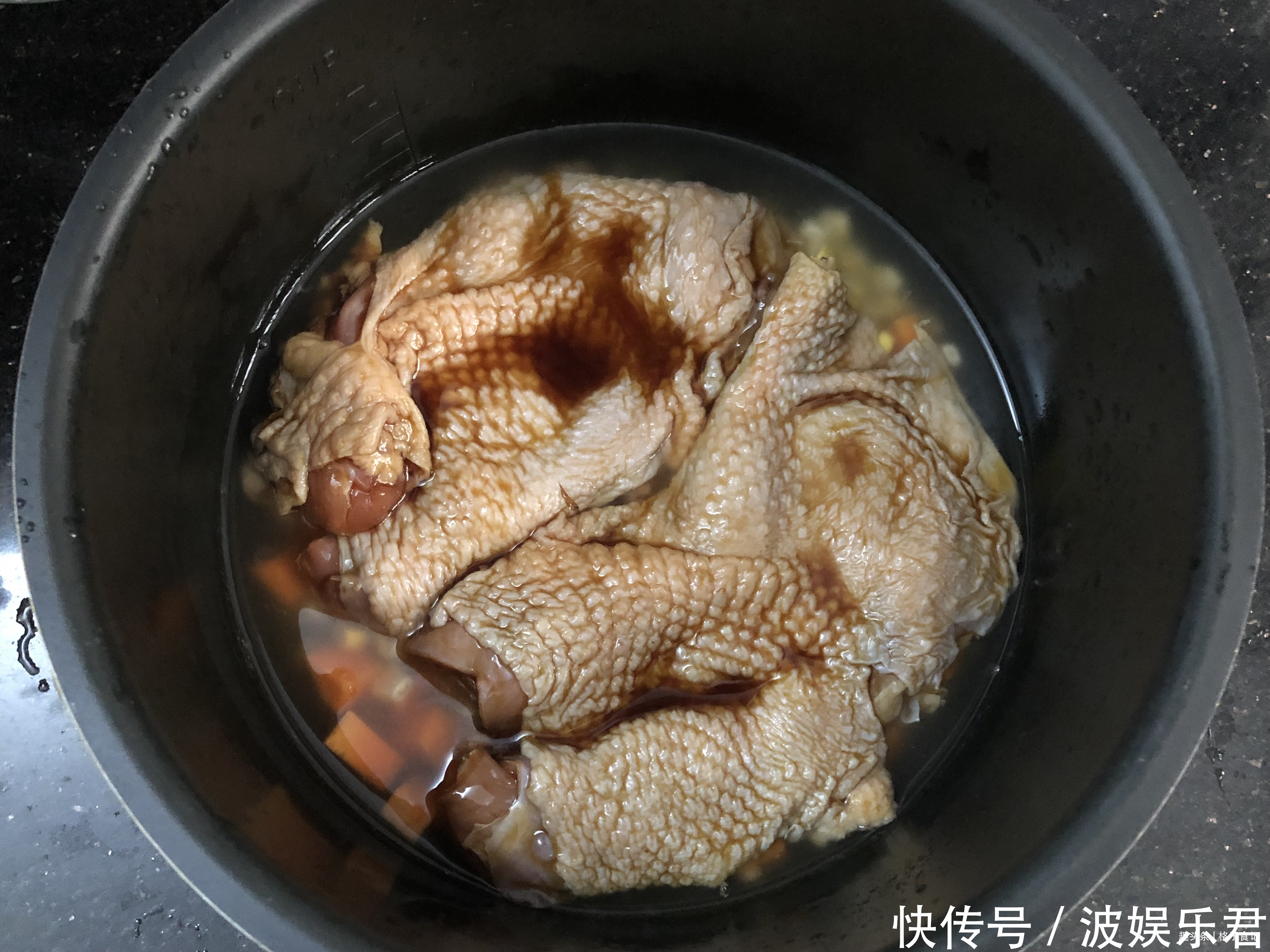 冬天最爱此懒人焖饭，电饭锅就能做，饭菜一锅端，省时省力特好吃