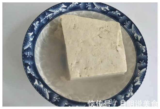 烧豆腐时,直接下锅容易碎,多加1步,豆腐完整又好吃