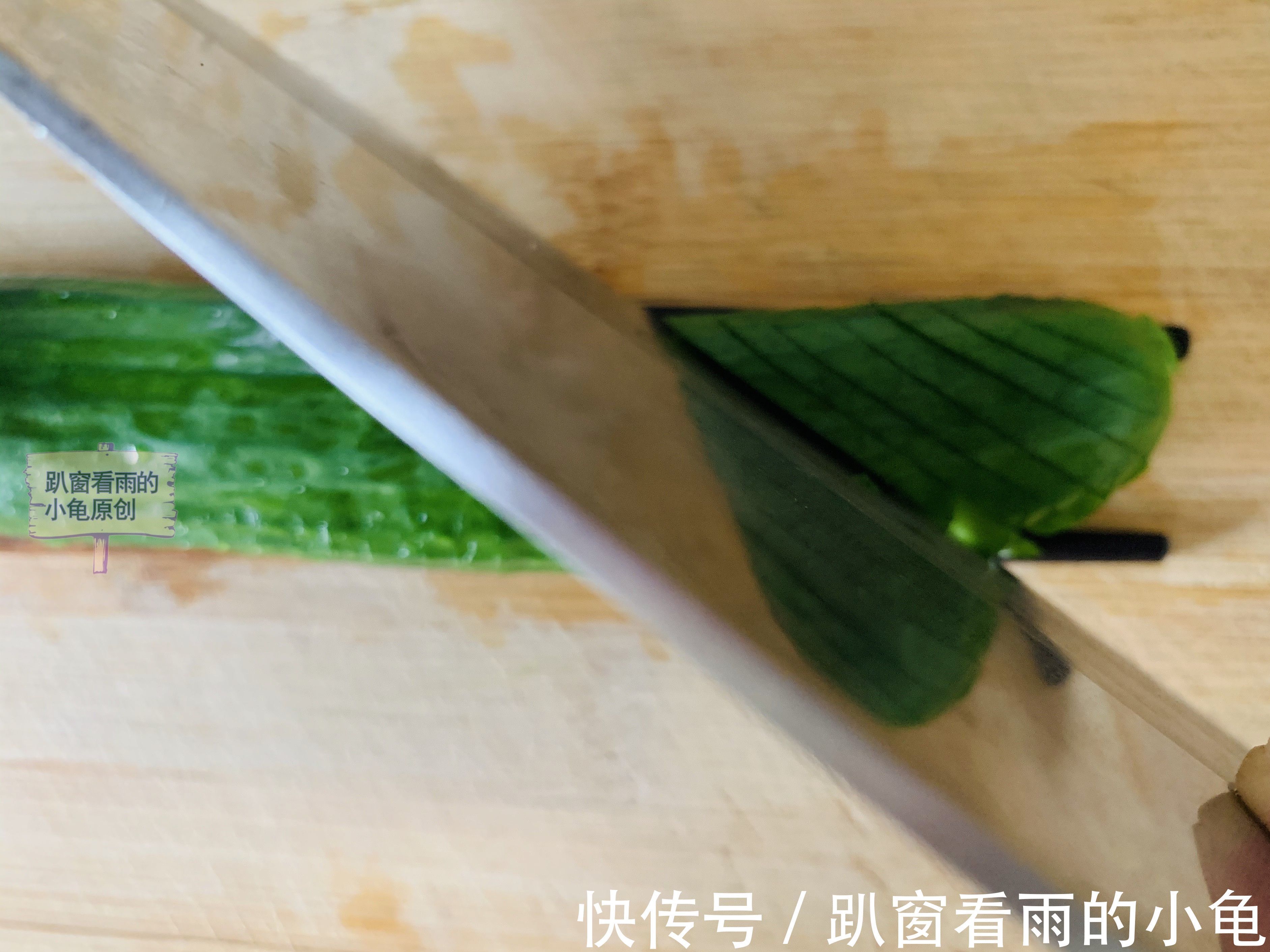 黄瓜|夏天,黄瓜凉菜就得这么做,吃起来清新爽脆,酸辣甜鲜