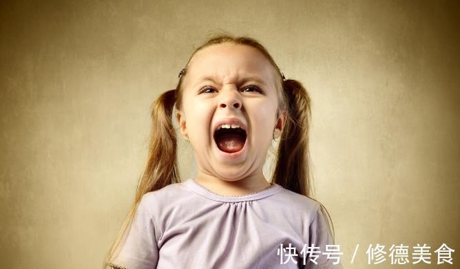 父母|超50万孩子“早熟”！毁掉孩子的正是父母的“不自知”，家长警惕