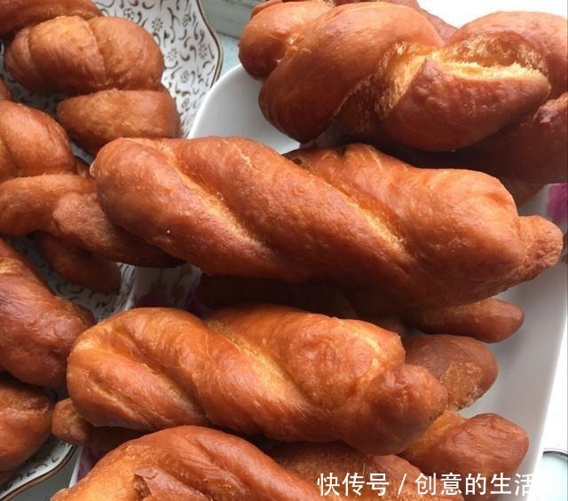 炸麻花不用买，在家自己做，咬一口嘎嘣香脆，做法超简单