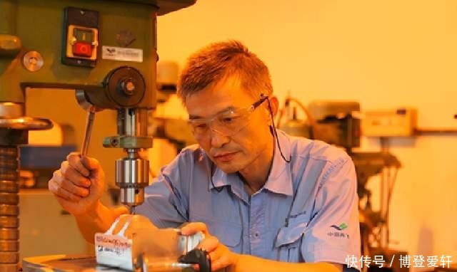 “工匠精神”的高大上,匹配不上技工底薪,情怀只能被现实打败