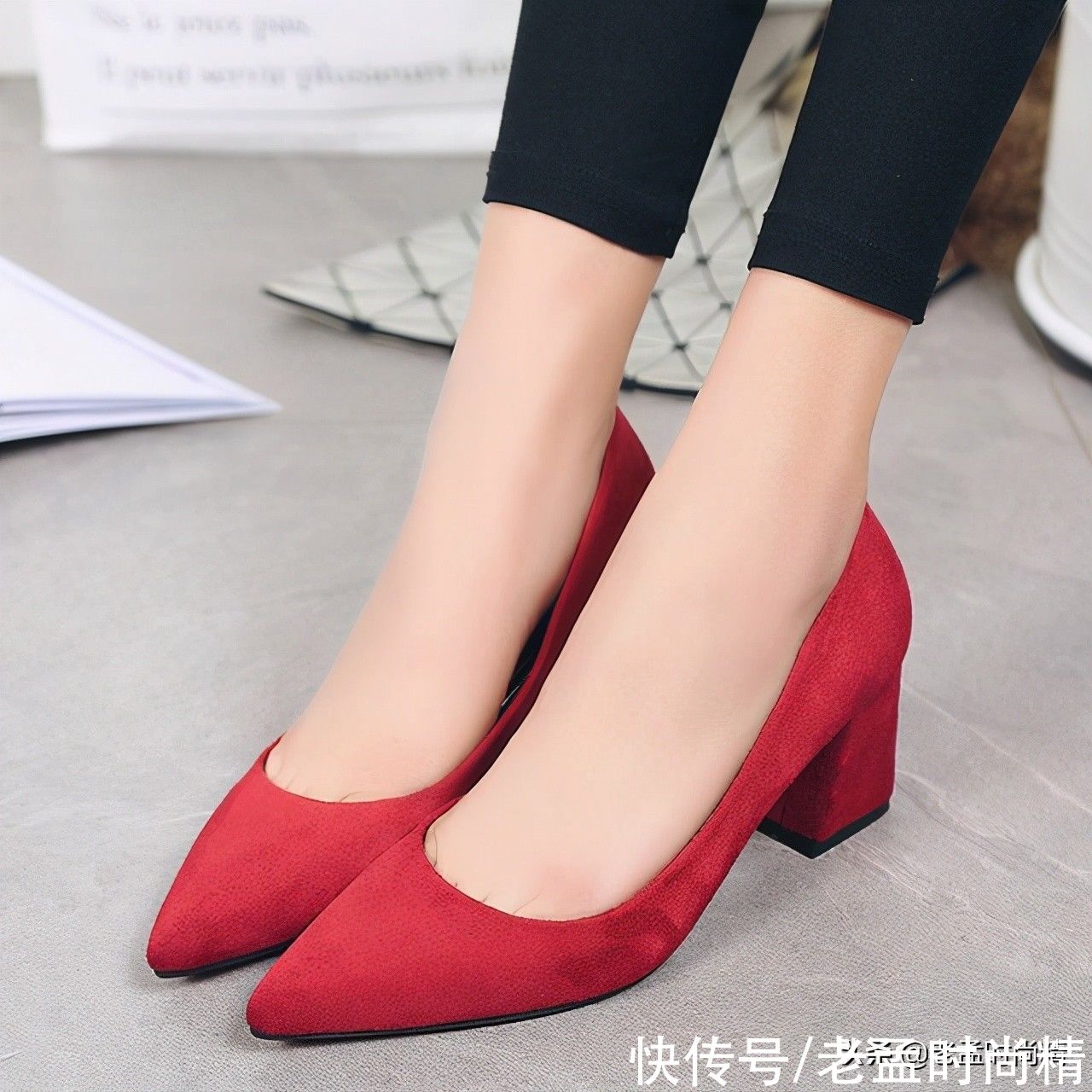 尖头粗跟高跟鞋，简约百搭，上脚舒适显魅力