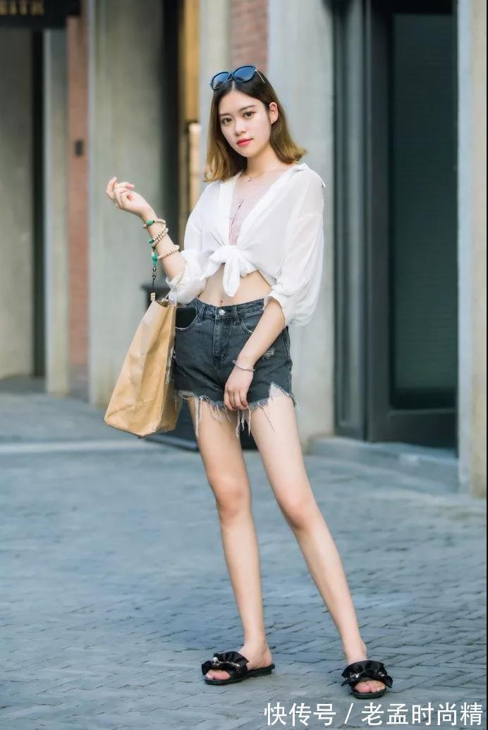 路人 街拍路人,时尚百搭的款式穿搭参考,根本不用看脸照样气质十足