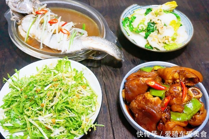 晚饭4个菜,荤素搭配,三口之家从来不点外卖