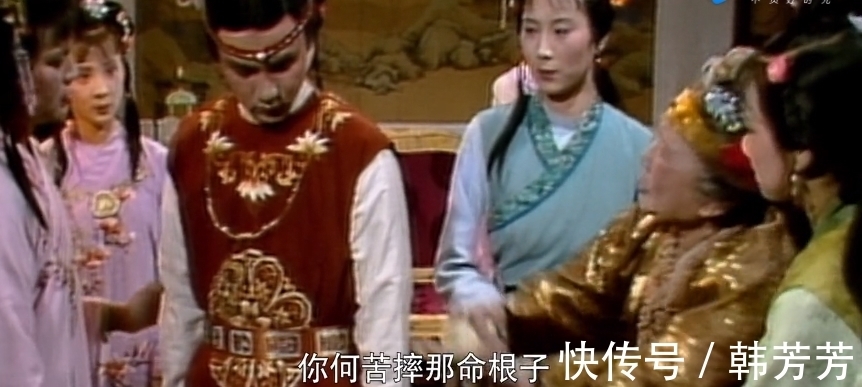 宝玉!再看《红楼梦》:宝黛钗初相会意味深长,宝玉一个举动已暗示选择