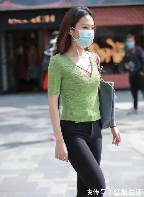 穿搭 腿粗女孩别犯傻,“无痕牛仔裤”遮肉又显瘦,邻家小妹都上头了