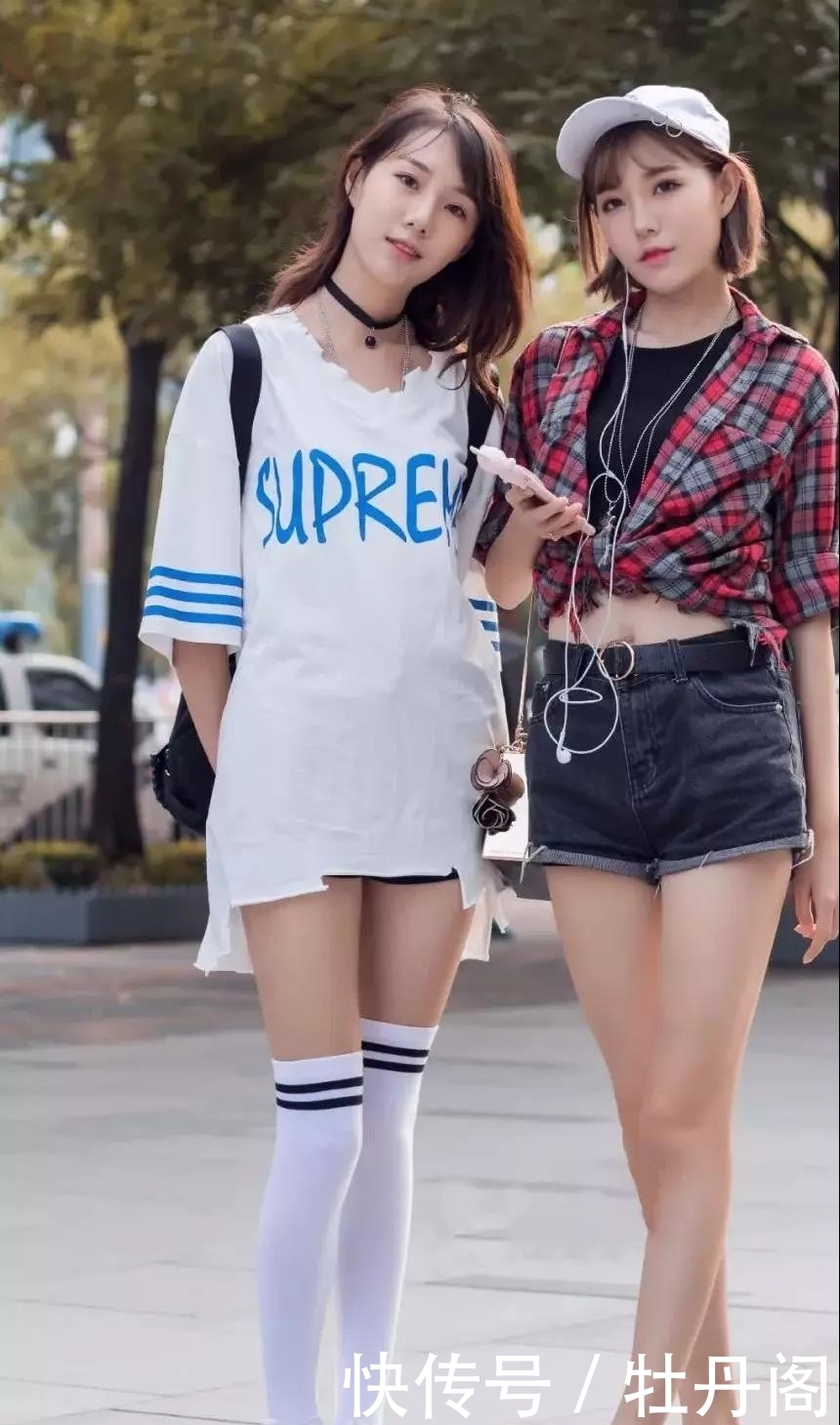 裤裤|美图:街拍黑色紧身短裙和白色裤裤若隐若现运动衣,你喜欢哪个