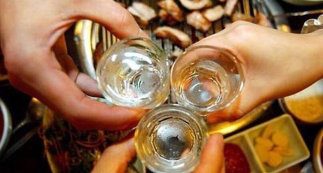 现代人#古人喝酒时,一喝就是几坛,很少有人会醉,他们的酒到底几度?