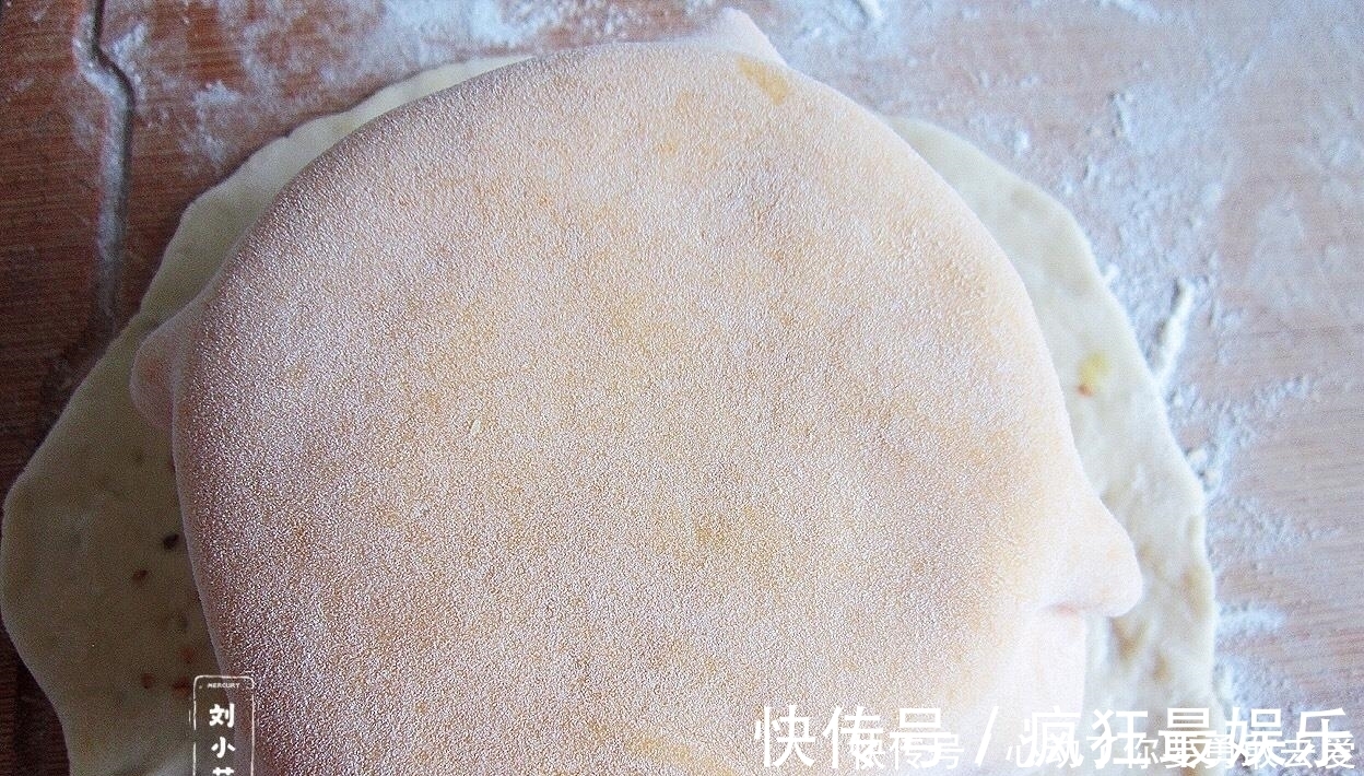 面团|千层饼这样做,可甜可咸,有技巧无难度,我家隔三差五地吃