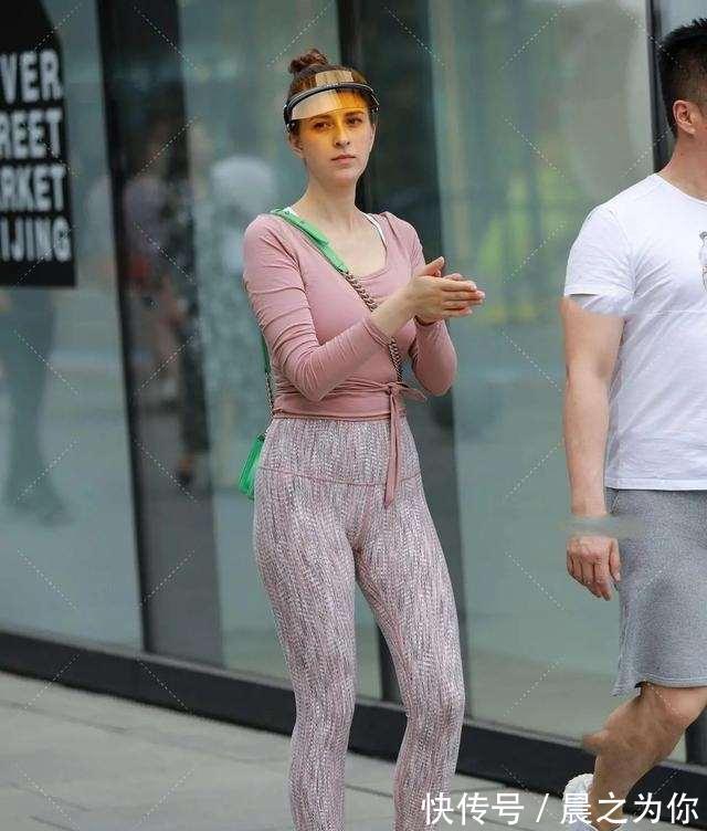 减龄 体态苗条的瑜伽裤美女,选定文雅减龄的样式,文雅浪漫