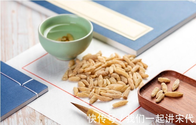 更年期|更年期症状四大表现，你不得不知多吃5样赶走潮热盗汗