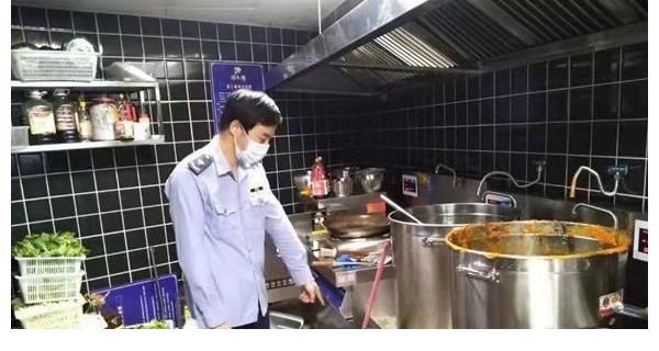 火鍋店|杜海濤經(jīng)營(yíng)火鍋店被責(zé)令停業(yè)，食品衛(wèi)生堪憂，菜品中有蒼蠅