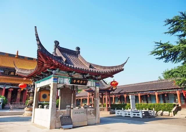 唯一|史上唯一和孔子齐名,去世后能让孔子亲笔题写碑文的人,到底是谁