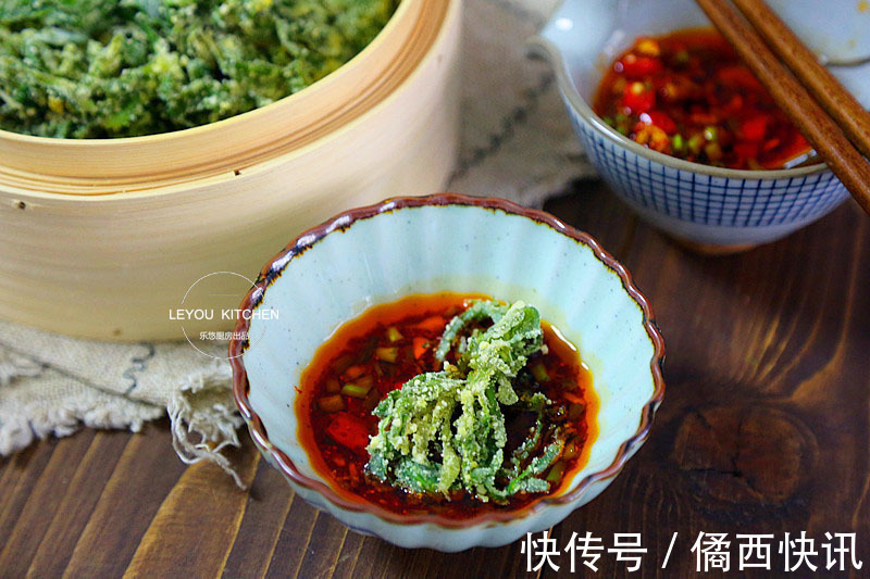 茼蒿叶拌点面粉蒸熟,比炒着吃更香,是菜也是主食,饱腹还不长肉