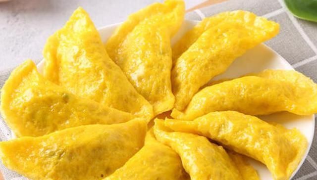 小朋友都爱吃的蛋饺,不用锅就能做,很简单,色泽金黄,又香又嫩