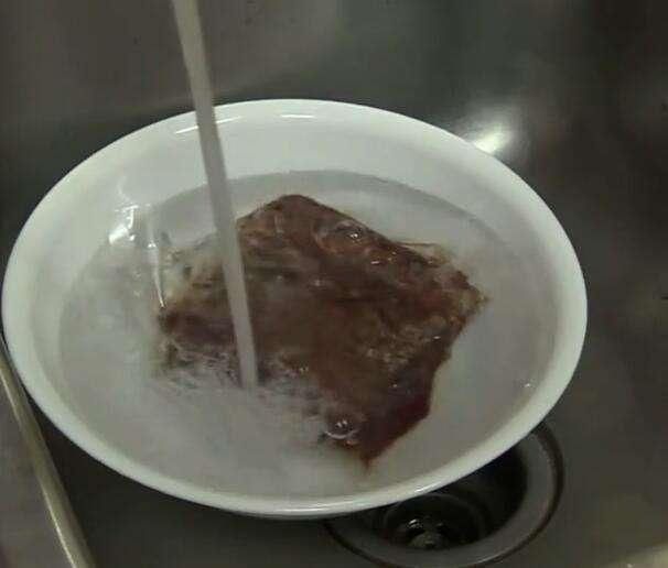 解冻肉时,用水泡就大错特错了!大厨分享8大解冻技巧请收好!