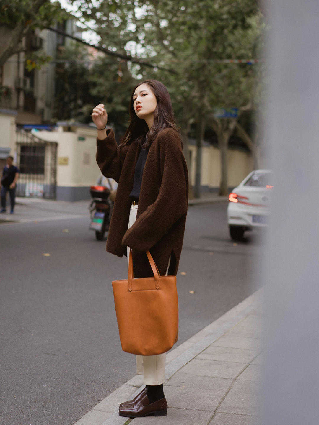 秋冬|复古又高级的咖色毛衣,穿搭变美有气质,让你与路人拉开距离