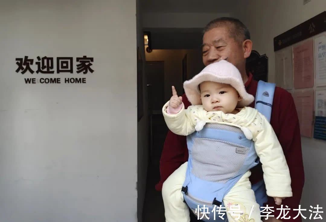 天赐|山东67岁老妇怀孕,儿女表示要断绝关系,2年后,老妇带娃直播