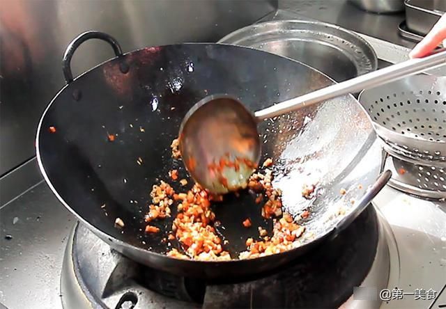酱汁|酱泼豆腐好不好吃关键在于酱汁，厨师长分享饭店配方，香辣鲜嫩