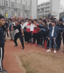 |搞笑GIF:妹纸的脸简直太魔性了,看的止不住笑
