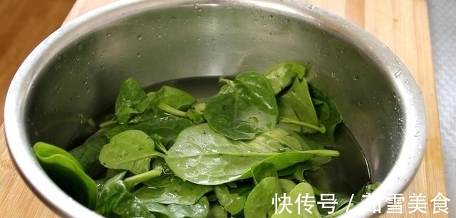 上海青|不管炒什么青菜，直接下锅炒就错大了，学会3点，青菜翠绿不发黑