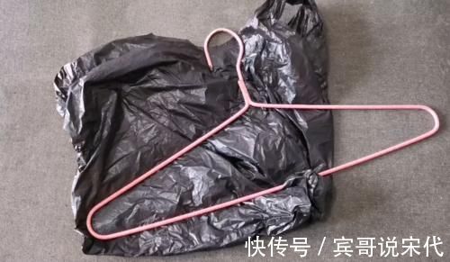 衣架上套个塑料袋,家政阿姨偷偷告诉我,厉害又实用,赶紧告诉家里人