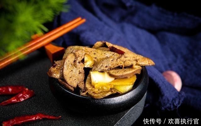稳定|血压居高不下?告诫:4个“诱因”,请及时避开,血压或慢慢稳定