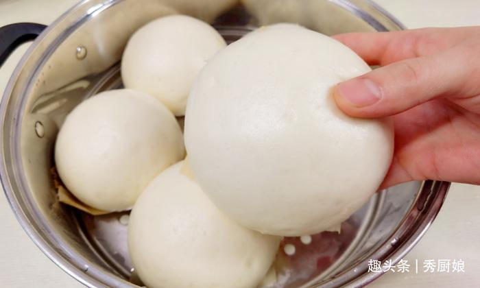 蒸馒头，只放酵母是“外行”，多加3种食材，馒头香软筋道更好吃
